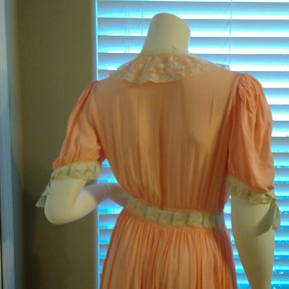 Beautiful baby pink vintage robe - Picture 4 of 4